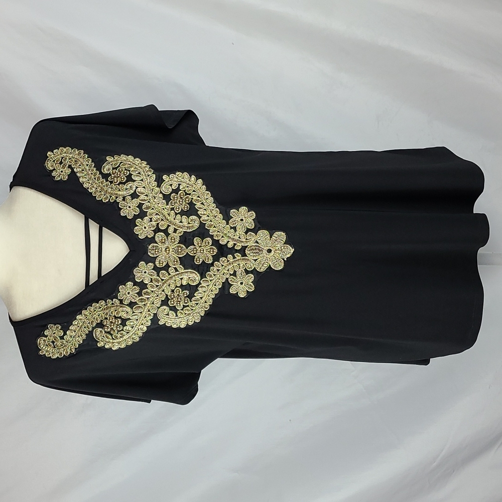 Emma & Olive Appliqued Blouse